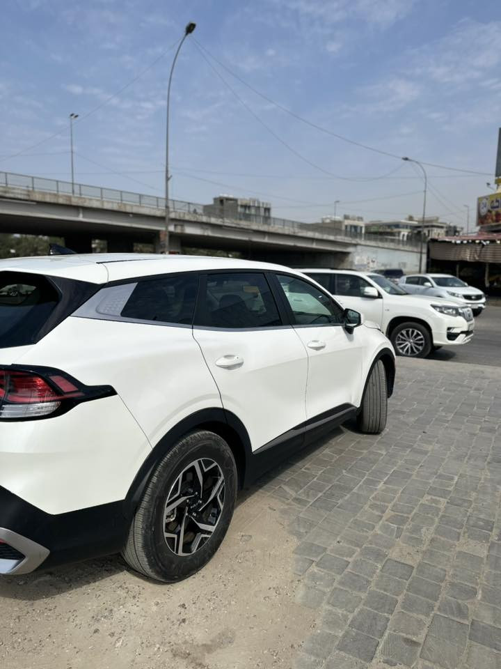 سلام عليكم سبورتج موديل 25 الفه LX
وارد أمريكي حادث سيارة تبديل جنطه نفس لون ول بنيد ربعه مصبوغ ولجاملغ تبديل نفس لون  سيارة ماشية 8الف  سيارة بدون ايرباك بدون شاصي بدون لغود 
السياره تجي اسويج كشنات مخمل اوتو هولد توقف ذاتي تحكم ستيرن شاشه ديجتل شاشه  تدعم كار بلي تجوه وسطيه ليد نهاري ليلي لايت LED. قطعتين تبرید محرك 2500 GDI. ويل كب ثلاث وضعيات سياقه Sport. Normal. Eco. سايد بريك بصمه نزول منحدرات
الاستفسار عبر الرقم ***********
السعر السياره 175 متواج على وتساب ول فيس
