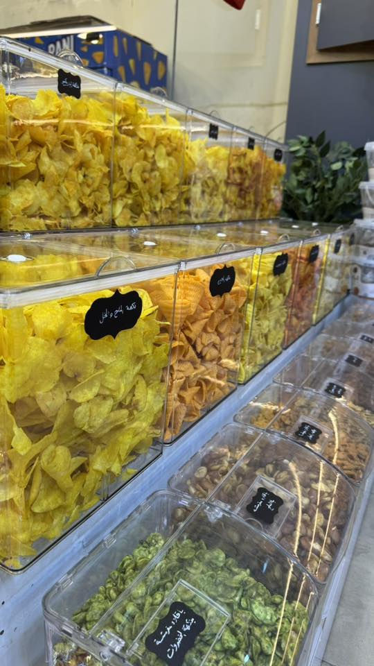 للبيع محل كرزات وعطاريات وحلويات  المكان العطيفية شارع براثا مقابل محطة الوقود  
مساحة المحل  الواجهه 6والنزال 10 
محل نضيف وديكور مرتب 
يحتوي على مخزن عدد 2 وحمام
للاستفسار ***********
