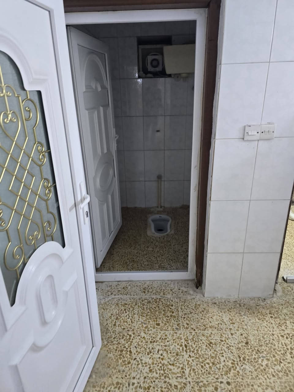 الايجار بيت طابق ارضي
حي الحدباء السايدين المضخه
المساحه 100 متر السعر 300
غرفتين صغار واستقبال ومشتملات   ومطبخ 
***********
***********
