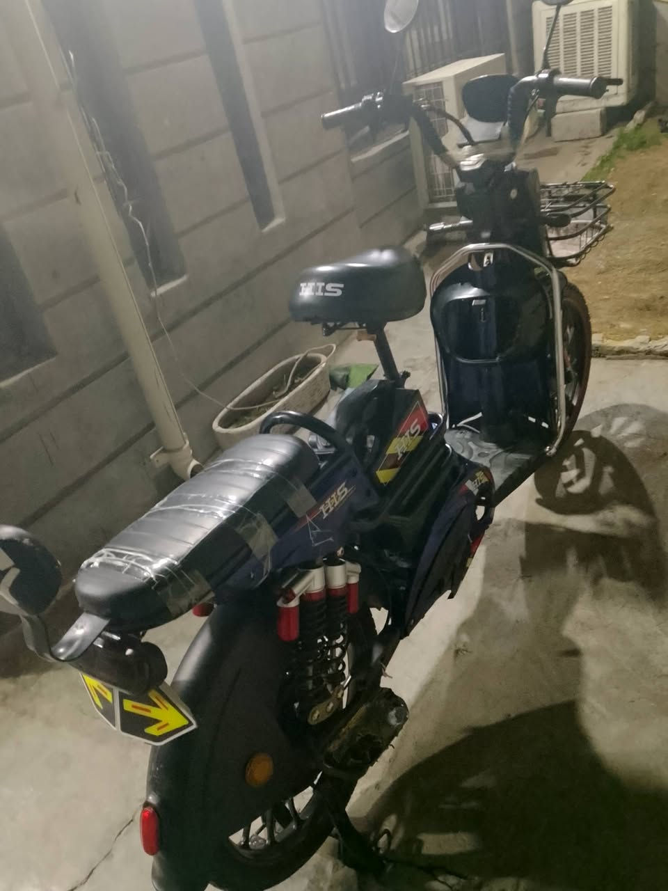 السلام عليكم باسكل شحن للبيع٥ بطاريات نظيف كهربائيه شغاله سعر٣٢٥بي مجال رقم الهاتف ***********
