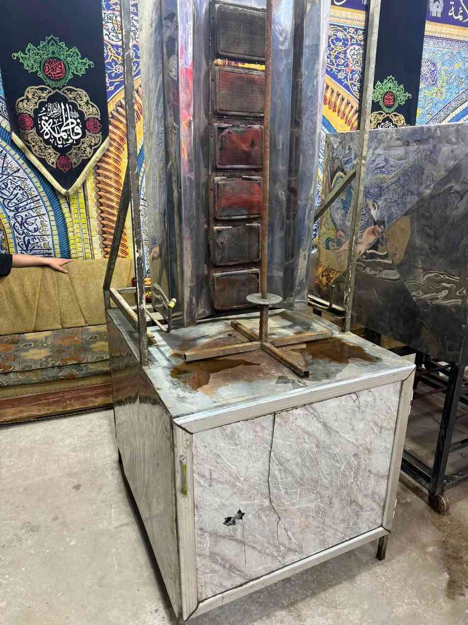شواية كباب وشواية كص وفرن معجنات مع ١٢ طاولي وفرن لحم بعجين للبيع الاتصال
***********
