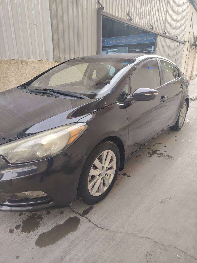 السلام عليكم
كيا فورتي ٢٠١٤ وارد امريكي محرك ٢٠٠٠ دوش ماشية ١٢٥
رقم بغداد مشروع وطني هزة وسنوية وارقام جديدة 
حادثها جاملغ خلفي فقط وهلال الجاملغ الثاني بدون ايرباك بدون دواخل بدون تبديل بيها شخوط بسيطة فقط تكحيل
بيها جراد قمارة وبنيد السيارة كير محرك حدادية تايرات تبريد كهربائيات كفالة وجاهزة للاخير بدون اي نقص
السعر ١٠٣
رقم الهاتف ***********
مكانها الكريعات بغداد, العراق
