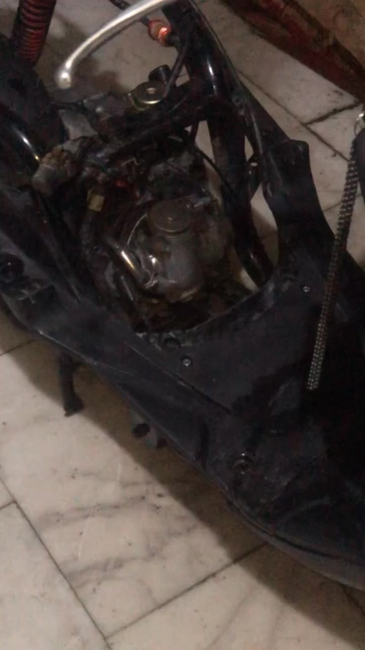 سلام عليكم ماكس عدله شلعه ومعدل مكفوله من كلشي مكينه تخبل نقصها بس شوته هندر واحد 400 وبيها مجال مكان بغداد مشتل *********** واتساب فقط
