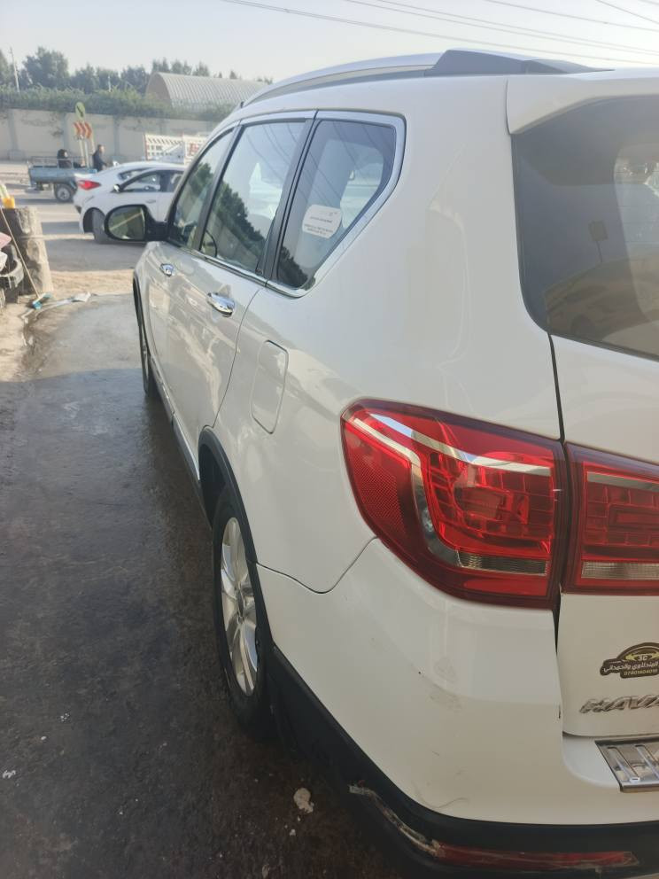 السلام عليكم بيع او مراوس هافال H6 موديل 16 رقم بغداد دولي سنويه 28 ماشيه 270 الف كم حقيقي وقابل للزياده فول مواصفات باستثناء البصمه فتحه طقتين منظومة غاز مع كارت الصيانه بأي محافظه مكفوله من الصبغ والضربه باستثناء دحجه ستوته اسفل اللايت الايمن والباقي السونار موجود خمسه راكب تبريد تدفئه كشنات كهربائية  نظام ايكو بلوتوث ثلاث كامرات اثنان جانبيه وواحده خلفيه دواره شاشه اندريود كبيره  وحساسات اماميه وخلفيه تحكم ستيرن جهتين مثبت سرعه الكشنات والارضيه تغليف جلد بوجكتر ولدات اماميه ولدات ترحيب خلفيه واماميه محرك تيربو 4 اسلندر حجم 2000 كير اوتو محرك وكير بلادي اصل مسيبوشي مري شفط اشاره بلمري مضخم صوت بلادي  لايت زنون تخم تاير وباتري جديد *********** واتساب السياره بلنجف السعر 110 والسونار مرفق مع الصور ويوجد فديو النجف, العراق
