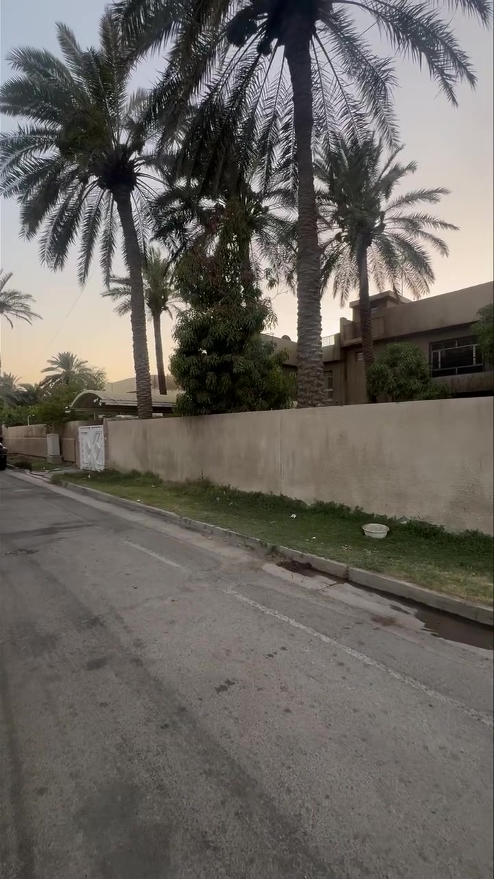 ⭕ عرض سكني مميز في زيونه (محلة 710) 
قطعة بمواصفات ممتازة جداً، يقع في واحدة من أجمل وأهدأ مناطق بغداد زيونة 
100 متر واجها 5 نزال 20 
200 متر واجها 10 نزال 20 
300 متر واجها 15 نزال 20
400 متر واجها 20 نزال 20
للمزيد من المعلومات اتصل برقم ***********
***********
