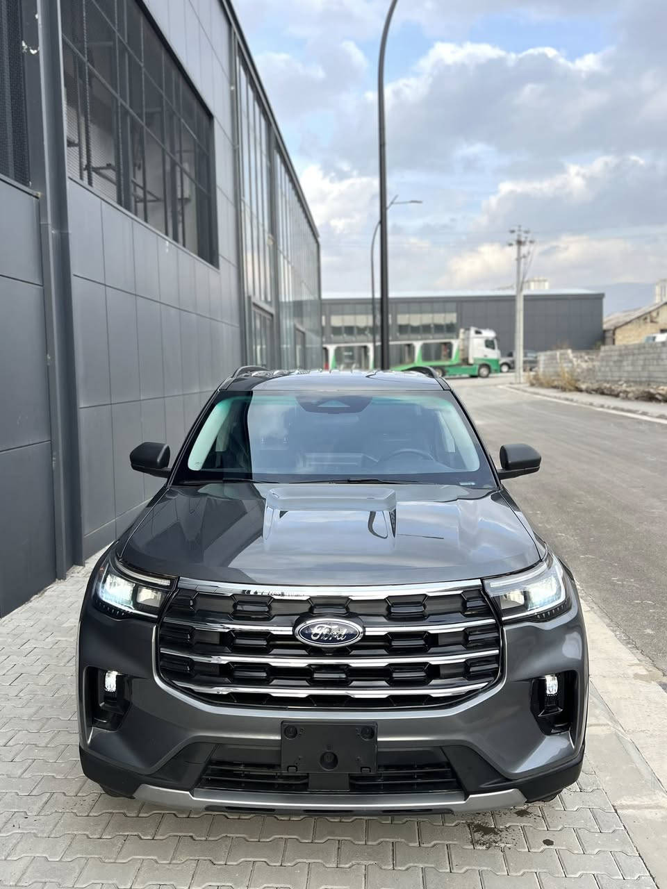 السلام  عليكم ورحمة الله وبركاته 
Ford explorer active 4wd

‏‎‏‎     — لـلـبـيع  —‏

‏‎‏‎وراد أمريكي شكل جديد.   

‏‎‏‎الموديل           2025 

فئة — Active 4WD

حجم المكينه   — V4/2300T

‏‎‏‎اللون                نفطي   

‏‎‏‎المسافه المقطوعه  8000 mil 

‏‎‏‎حاله السياره. —  بدون صبوخ بدون إرباگ بدون دواخل 

✅ملاحظة سيارة فقط بوند بدل بيلادي لايتات راديتر دعامي كلش بيلادي بشرط  

✅صور حادث و رقم شاصي موجودة

1FMUK8DH2SGA70244

‏‎‏‎المواصفات 

‏‎‏‎- بصمة تشغيل 

‏‎‏‎- بصمة أبواب 

‏‎‏‎-تشغيل عن بعد 

‏‎‏‎-ترحيب عند الاقتراب 

‏‎‏‎-كشنات جلد 

‏‎‏‎- رادار جانبي 

‏‎‏‎-رادار امامي 

‏‎- رادار خلفي 

‏‎‏‎- شاشه كبيره تدعم نظام الأبل كار باي ونظام الاندرويد 

‏‎-تدفئة ستيرن 

‏‎-گير ماوس 

‏‎-دبل اكسل 

‏‎-اوتو هولد 

‏‎-اوتو ستوب 

‏‎-هندبريك بصمه 

‏‎-٧وضعيات قياده 

‏‎‏‎-كشنات تدفئة 

‏‎‏‎- ستيرن بحركه كهربائيه 

‏‎‏‎- تبريد مركزي 

‏‎‏‎- بگ لايت LED 

‏‎-صندوق كهربائي 

‏‎-كشنات VIP ( منفصل )

‏‎‏‎- كود باب 

‏‎‏‎-كرسي السايق والراكب بحركه كهربائيه

‏‎‏‎-تحكم ستيرن جهتين 

‏‎‏‎-تحديد سرعه 

‏‎‏‎-مانع انزلاق 

‏‎‏‎-ليد نهاري

‏‎‏‎-كامره خلفيه دواره 

‏‎‏‎باقي المواصفات المعروفه 

‏‎‏‎ 💵💵السعر           ٢٩٨ ورقة

‏‎‏‎بدون رقم بشرط الترقيم(اربيل سليماني دهوك)  

‏‎‏‎موقع  السياره — السليمانية 

‏‎‏‎للأستفسار.     —***********
