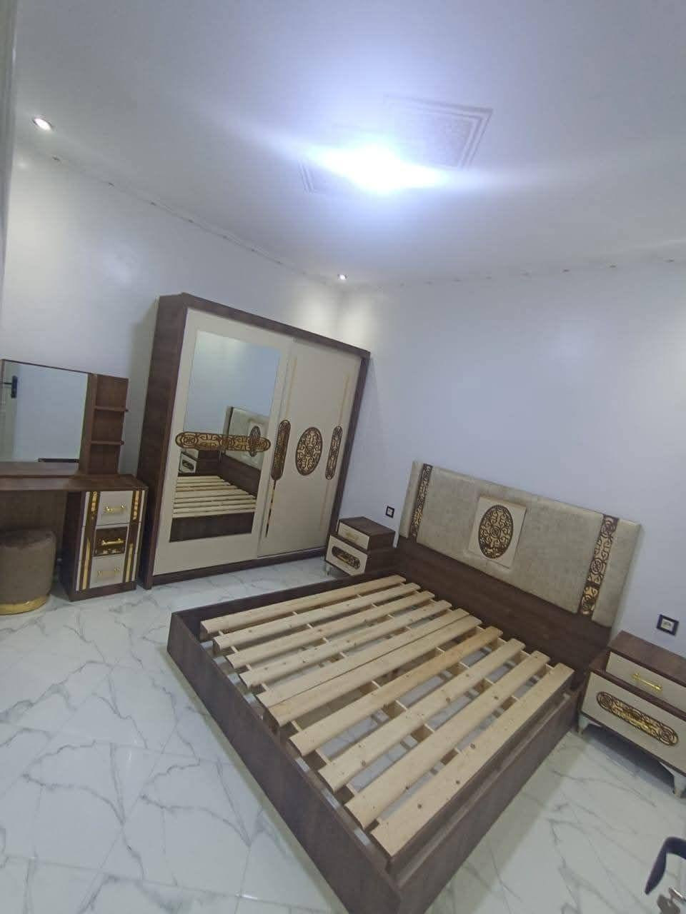 🤩باك بيت النعاس خشب mdf 18 كاليتي مزيانة 
🤩قياس ماريو 2/160 
🤩قياس ناموسية 140/190 أو 160/190 
🤩 جوج كوافوزات صغار
 🤩كوافوزة كبيرة بكادر المرايا 
🤩ثمن 6300 درهم مراكش, المغرب


**إذا كنت صاحب هذا الإعلان وتريد حذفه لأي سبب، رجاءا أرسل رسالة إلى الدعم الفني**