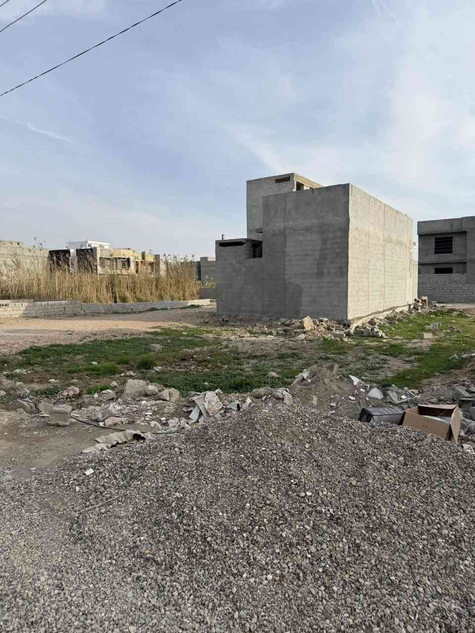 السلام عليكم 

يوجد قطعتين للبيع كل قطعة 100 متر طابو زراعي سند 25 ويوجد ماء وكهرباء وكامل خدمات وبناء حديث

الموقع/ حولي التحرير او شارع عمر بن عبد العزيز بالقرب من محطة الكهرباء القديمة خلف مكتب صلاح زيني سابقا 

السعر 26 وبي مجال للشراي 

للإستفسار الاتصال على الرقم/  ***********
