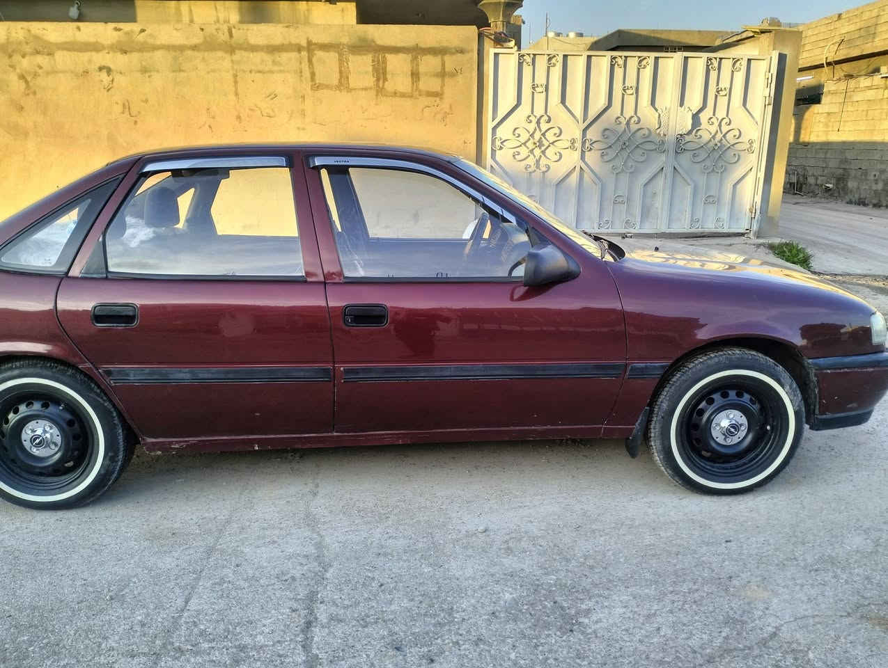 ئؤپل فكترا بؤ فرؤشتن
مؤديل 1991

مكينه ٢٠ 

كير ؤتمه تيك 

مالى دؤسته
***********
سه عر 38
