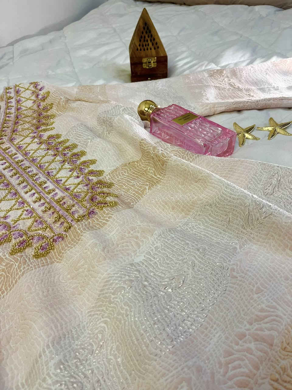 دراعة خليجي 🤍 
القماش لامع خليجي نفش ، التطريز شك يدوي 
قياسات L ,XL , 2XL ,3XL 🤍✨ السعر 50 الف ✨ يتوفر توصيل بغداد جميع محافظات العراق.⚜️

***********
