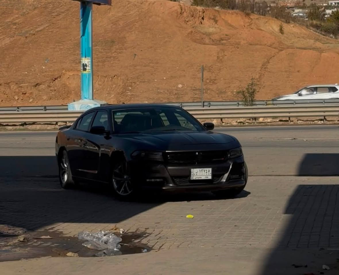 بدون ايرباك 

🚘 للبيع – Dodge Charger SXT Plus 2017

للجادين والباحثين عن سيارة كلين ومواصفات كاملة، تتوفر دودج تشارجر SXT Plus موديل 2017 بالمواصفات التالية:

✅ محرك 3.6 V6
✅ دفع خلفي (RWD)
✅ جنوط 18 إنش
✅ مصابيح دبل عدسة ليزرية (نهار / ليل)
✅ مرايا كهربائية ومدفأة
✅ تشغيل عن بُعد (Remote Start)
✅ دخول وتشغيل ذكي بدون مفتاح
✅ حساسات اصطفاف خلفية
✅ رادار جانبي (Blind Spot Monitoring)
✅ مقاعد جلد رياضية لون أبيض
✅ مقاعد السائق والراكب الأمامي كهربائية (8 وضعيات)
✅ تبريد وتدفئة للمقاعد الأمامية
✅ تدفئة للمقاعد الخلفية
✅ تدفئة للمقود (ستيرن)
✅ مرايا جانبية قابلة للطي كهربائياً مع الريوس
✅ مرآة داخلية ذاتية التعتيم
✅ إضاءة داخلية LED
✅ تكييف أوتوماتيك ثنائي المناطق (منطقتين)
✅ شاشة كبيرة تدعم Apple CarPlay و Android Auto
✅ نظام صوت Alpine
✅ 7 وسائد هوائية (Airbags)
✅ نظام مراقبة ضغط الإطارات (TPMS)
✅ شاشة معلومات وأعطال
✅ مثبت سرعة

📍 حالة السيارة

* السيارة بدون حادث.
* الإيربكات أصلية ولم تعمل.
* السيارة استخدام شخصي وغير مشتغلة خط.
* متعوب عليها ومهتم بيها بشكل ممتاز.

📍 ملاحظات للفحص

* بارد بمقدار أربع أصابع مع تكحيل بالجاملغ الأمامي (بدون فتح).
* بارد بباب السائق تم إصلاحه بطريقة PDR وغير ظاهر (بدون فتح).

📍 الموقع: بغداد – الكرخ

💰 السعر: عند الاتصال وتس اب 

📞 للاستفسار: ***********

