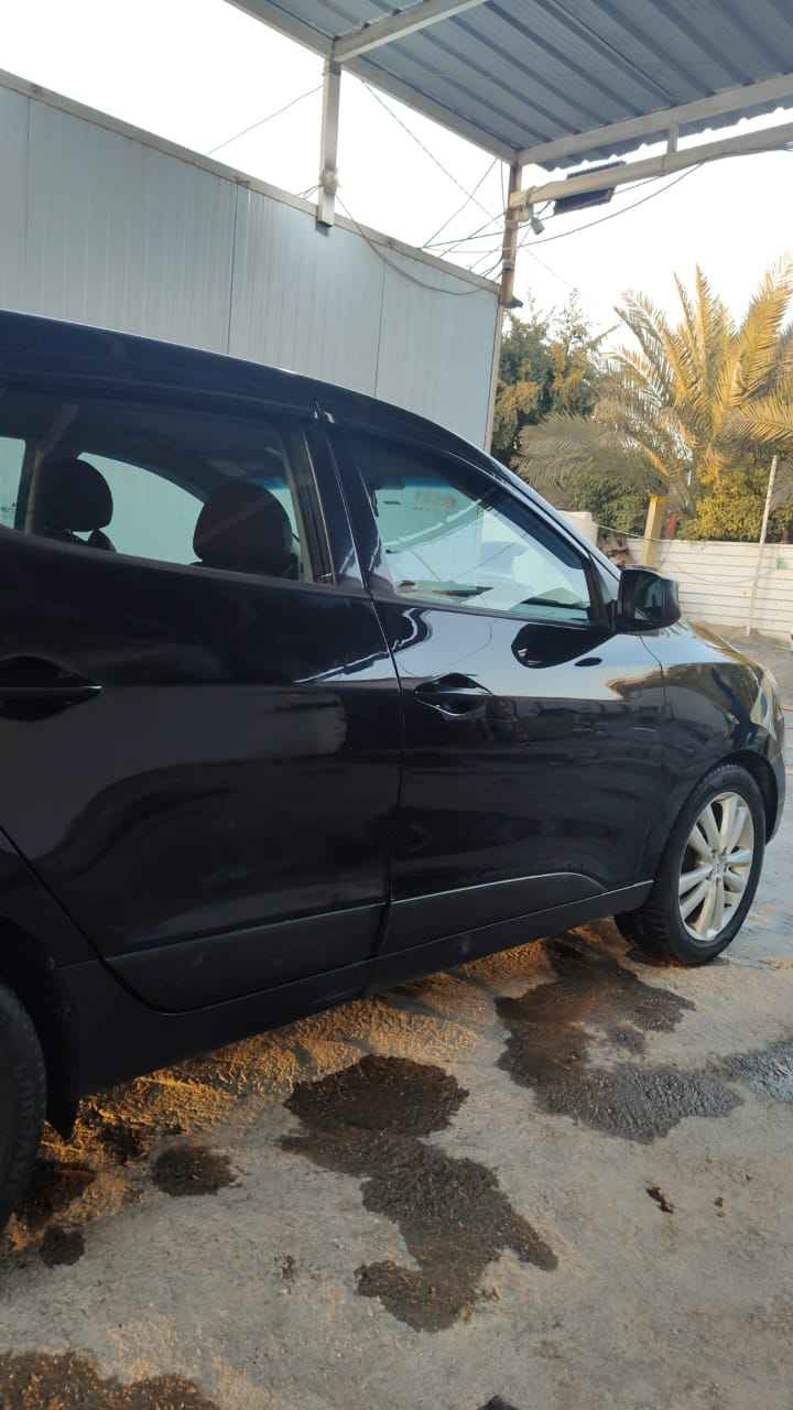 توسان وارد امريكي اسود موديل 2014 
بيها 3 قطع صبغ مثل ماموضح في السونار
باقي السيارة نظيفة جدا 
السعر 115 وبيها مجال 
عنوان كربلاء طويريج
*********** كربلاء, العراق
