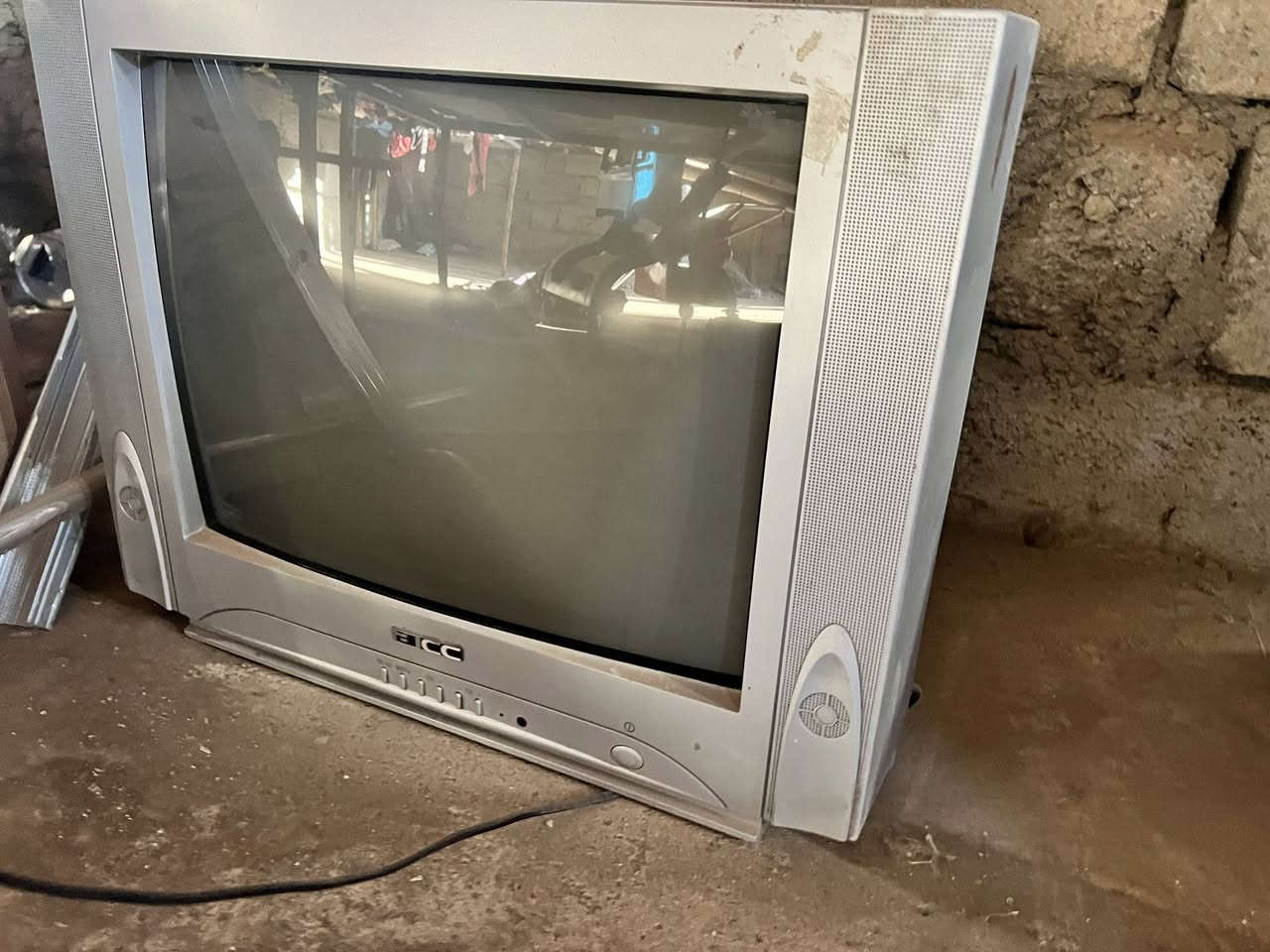 للبيع مبردة 2ونص نضيفه
ماطور مبردة باب اول نحاس اصلي كبير 
قفاص طيور 
تلفزيون


**إذا كنت صاحب هذا الإعلان وتريد حذفه لأي سبب، رجاءا أرسل رسالة إلى الدعم الفني**