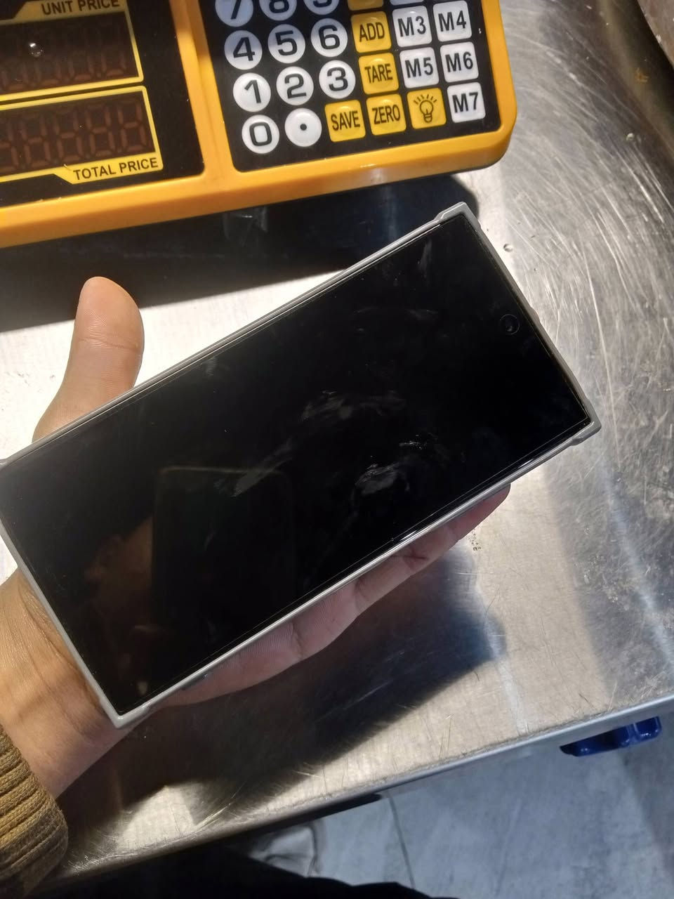 الالترا 24 باب ثاني للتوضيح ببجي 60 فريم الجهاز مو كلاوات كانمه موبايل عادي بس باب ثاني يعني غير شركه 
ذاكره 256 رام 8 الجهاز فول بيه قلم كارتون بيه فقط ناقصو راس مال شاحنه لا اكثر السعر ١٥٠ للاستفسار خاص او واتساب او اتصل ***********
