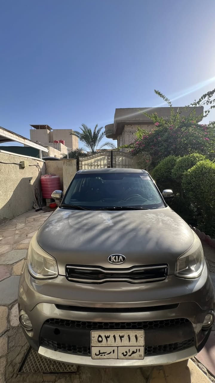 كيا صول 2018 وارد امريكي
ماشيه 134km  رقم اربيل 
مواصفات. محرك GDI 2000  ويل 17 شاشه كبيره (ابل كار بلي اندرويد اوتو ) 
وضعيات قياده (سبورت و اقتصادي وعادي ) 
تحكم بشاشة المعلومات 
تحكمات ستيرن 
كامره خلفيه واسعه 
مانع انزلاق 
مثبت سرعه   
نضام صوت  siriusxm 
تحكم بالمري الجانبيه كهرباء 
كشافات  ضباب 
تحكم بالاضائه  شاشة معلومات للسائق(رفع وخفض)
  
تواصل / ***********
