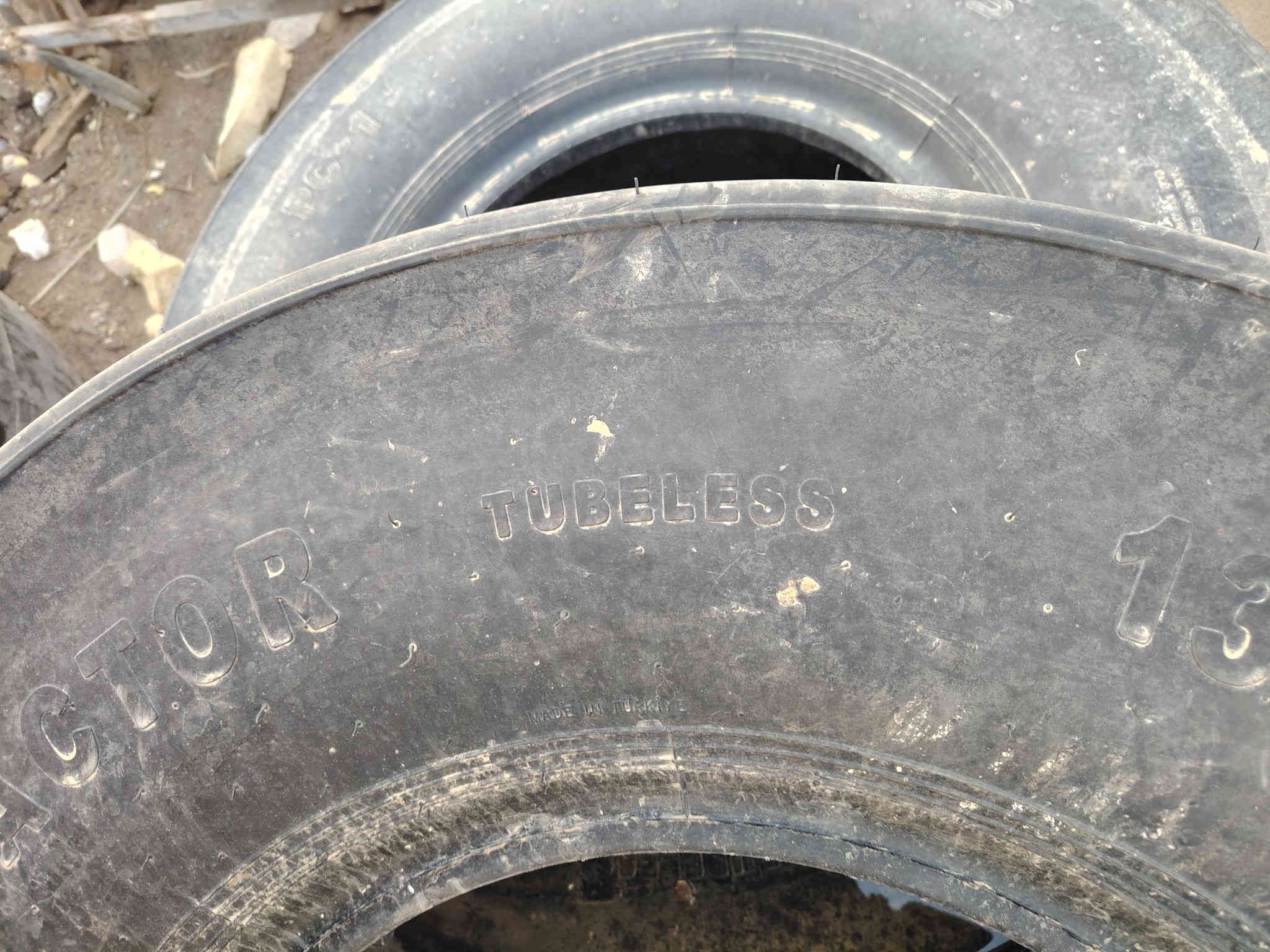 السلام عليكم للبيع اطارت حادله مطاطيه العداد 4 جديد غير مستعمل سعر الواحد 2 ورقه  مكان واسط#الصويرة  ***********
