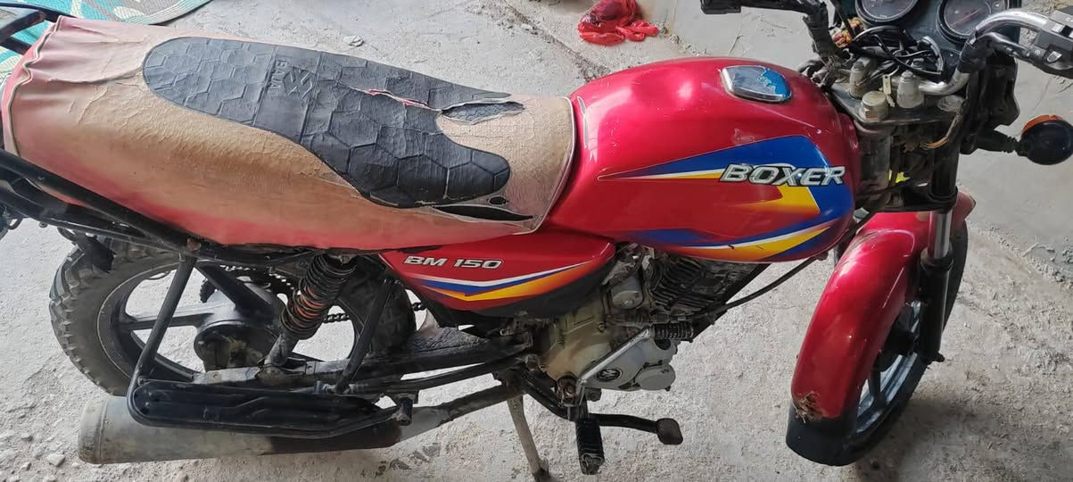 دراجه بوكسر موديل 18.اوراق كامل 
مفتوحه مره وحده.كهربائيات شغال . سعرها 600الف وبيه مجال.***********
