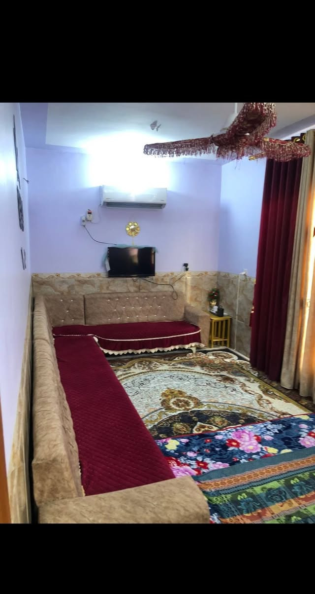 السلام عليكم مشتمل للبيع طابوا صرف سند مساحة 125 يقع قرب دائر رعاية النساء التفاصيل: 
ويحتوي على غرفتين نوم 
و يحتوي على أستقبال 
ويحتوي على مطبخ
 ويحتوي على مناور 2 
ويتحوي على خدمات كامله مثل الماء والكهرباء والمجاري 
والتبليط والبيت يقع ركن 
بس جيب غراضك وهاهيه ماتحتار من اي شي  للأستفسار الاتصال على الرقم التالي ***********
