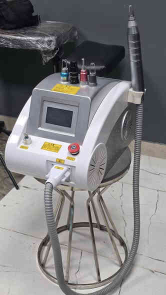 سلام عليكم جهاز ليزر نضيف جدا يجي ويا 5 عدسات يرالدله فقط دواسه ب٥ الاف الي يريده يتصل *********** العنوان بغداد الاعظمية
