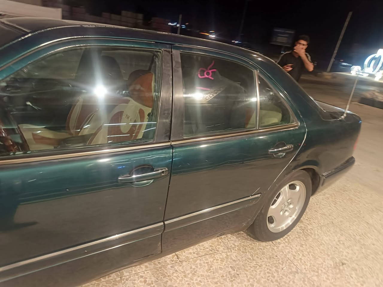 مارسدس للبيع موديل٩٦ب70وبيه مجال قليل للتواصل***********
