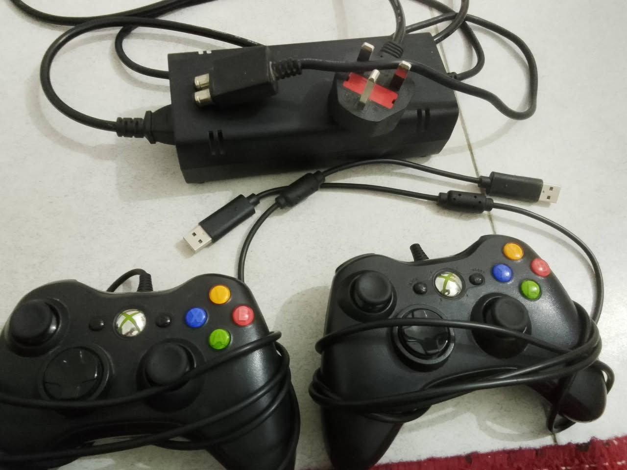 اكس بوكس 360 مع كامل ملحقاته السعر 125وبيه مجال رقمي *********** المكان ذي قار
