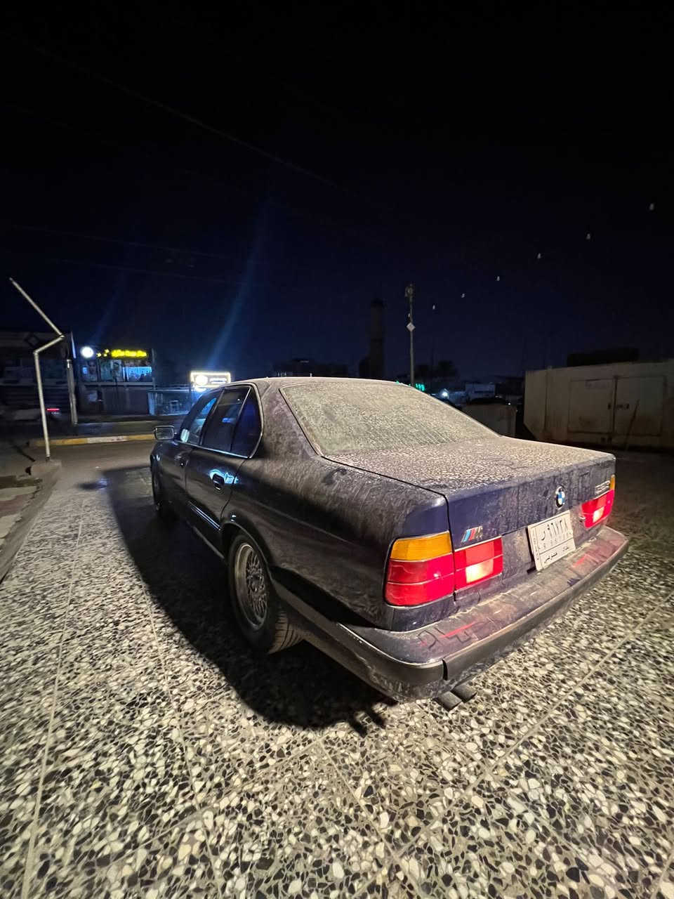 سلام عليكم بيم 525 للبيع موديل 91 محدثة 95 بجم عريض سيارة خير من الله تخم تاير جديد صدر جديد مسطرة فيتبم طوافة ايرفلو جدد منظومة زنون لاندكروز السيارة داخل جديد تنتة كنتارة فقط بيهة طبة ب كير نمرة ثانية ومن تستمر بتشغيل تروح مكان السيارة بغداد 
سعر 62 وبيهة مجال للشراي
‭٠٧٧٠ ٣٧١ ٨١٧٨
