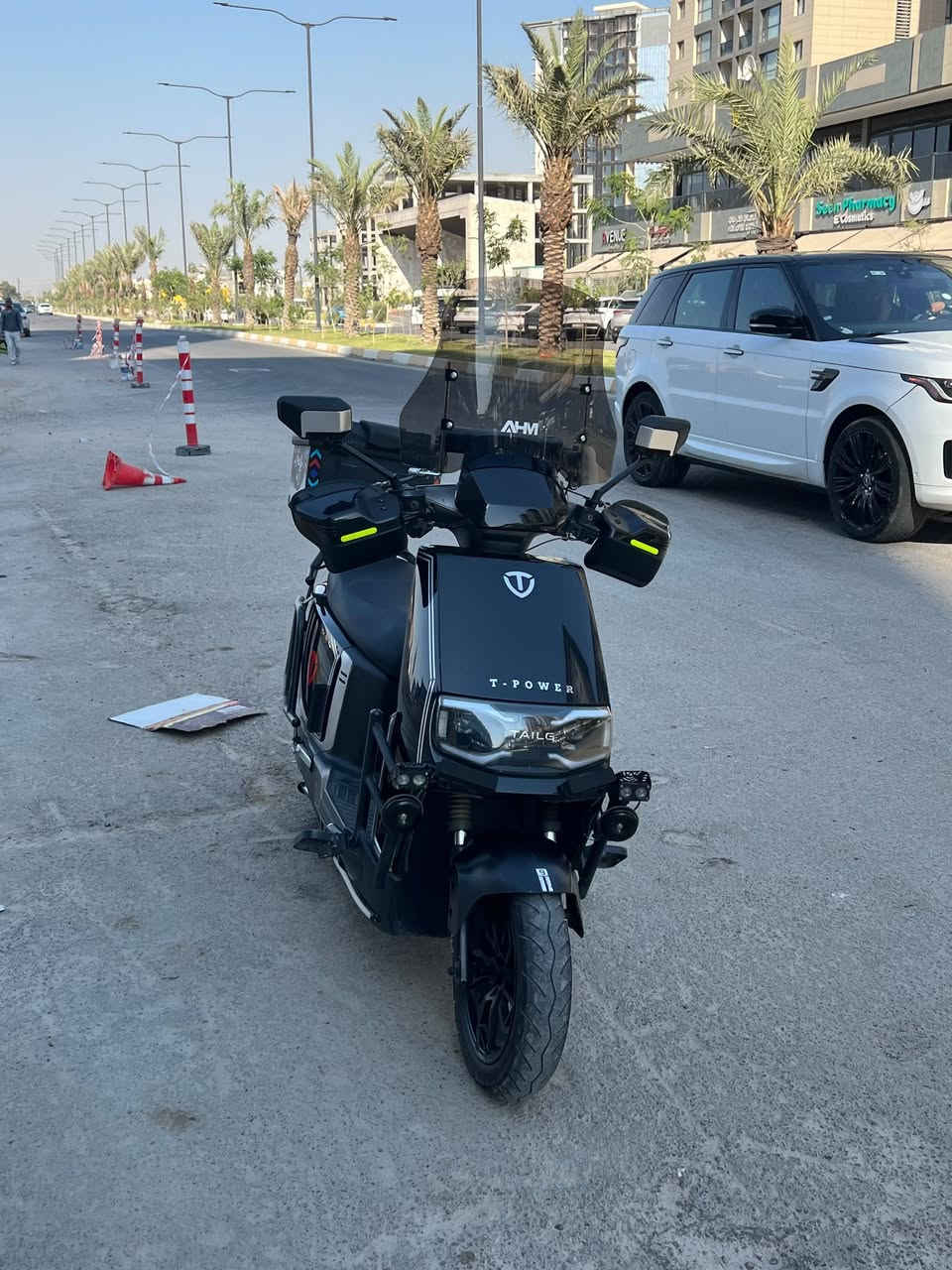 السلام عليكم دراجة TAILG مدرع للبيع موديل 25 بطارية عدد6 مسطرة 38 امبير 72 فولت الدراجة مزودة جامة امامية وجنطة اضافية وسماعة بلوتوث وهورنات سيدان وبلجكترات ضبابية ولدات لكزز لد ابيض + اشارة لكزز وموضح في الصور  دراجة كلش نضيفة بمعنة الكلمة وشرط الفحص كهربائيات بلادية بدون اي تصليح وملف 2000 حقيقي وسرعة 70 حقيقي عدد بصمات ثنين 2    سعر 900 وبيها مجال بسيط.     
للتواصل *********** ابو فيصل بغداد حي الجهاد
