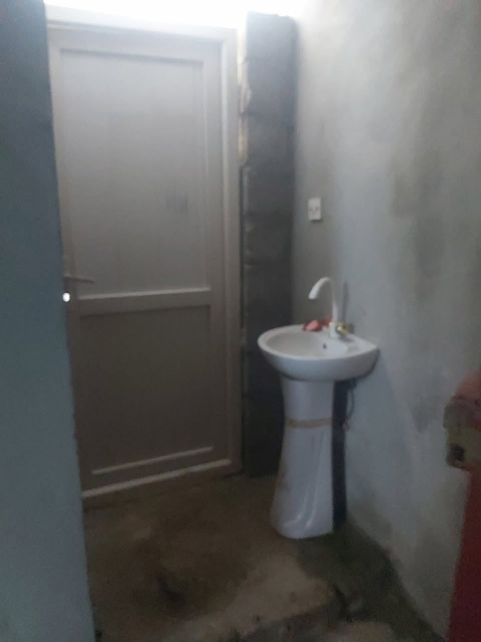 بيت للايجار حي الانتصار هيكل مدرز غرفتين   قرب مدرسة سعد ابن معاذ قريب على مول تبارك الرحمن وجامع نور الجلالة  مساحة 110 متر   ***********
