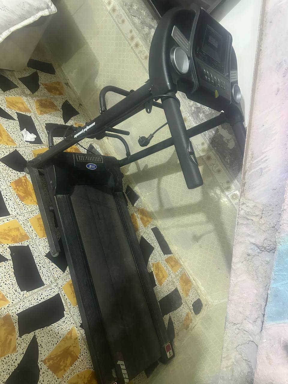 جهاز جري للبيع شغال مافتوح
السعر / 225 وبيه مجال


**إذا كنت صاحب هذا الإعلان وتريد حذفه لأي سبب، رجاءا أرسل رسالة إلى الدعم الفني**