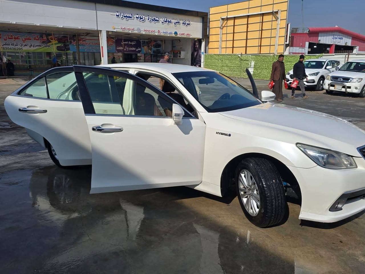 كراون 2014 هايبرد اصل ( رياضي )
فول فول مواصفات كشن كهربائي بصمة
شاشة كبيرة لمس كاميرا حاسه راردارت حاسات 
تحكمات ستريت بلوتوث اوكس 
ابيض صدفي رادارات وبصمات ابواب شفط 
رقم بصرة بااسمي شاشتين لمس مودات قيادة 
رقم صاحب سيارة ***********
