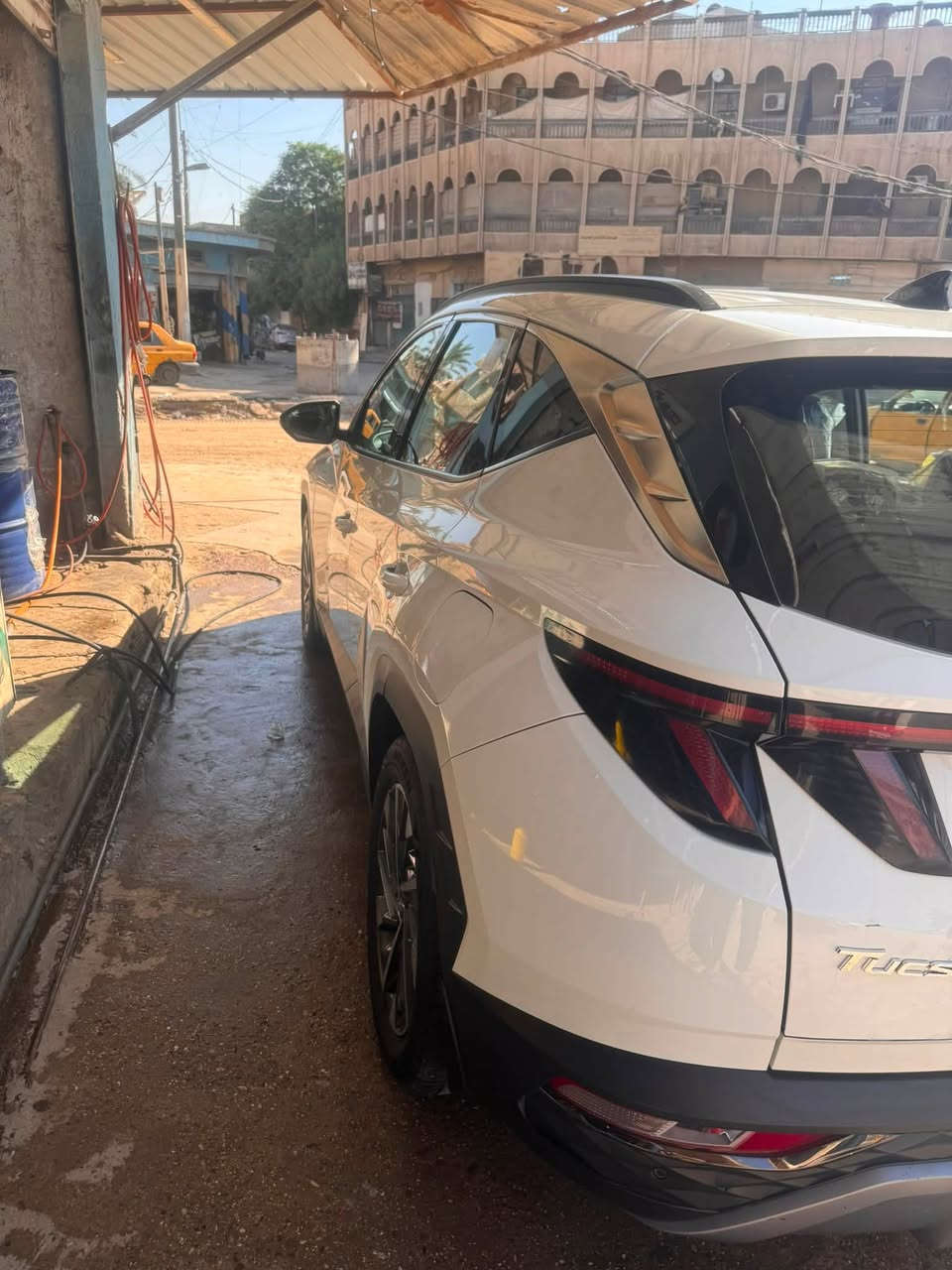 21 مكفول من صبغ خليجي
بيهه شبر بنيد بارد وجنطه هم شبر بارد بدون صبغ 
ماشي ٨٠  رقم اربيل بسمي  هزه جديده قبل شهر حولت بسمي 
  ١٨٥     
*********** مكاني بغداد
