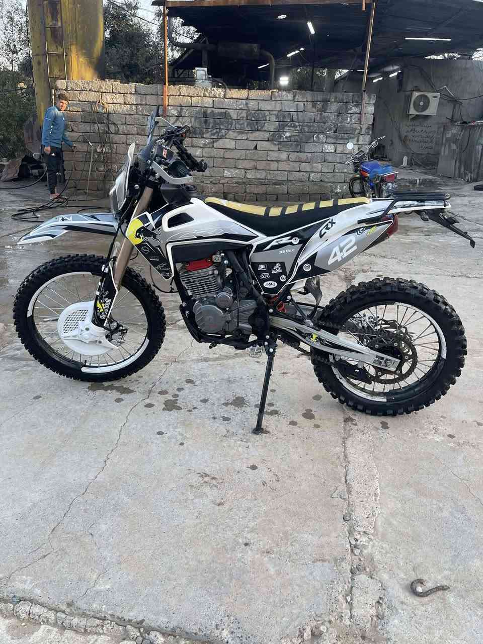 سلام عليكم موطور قفاز موديل 25 بعدو جديد صارلو 3 اشهر من مطبك350cc السعر مليون او750 او بي مجال الرقم*********** موشراي لتبزعني
