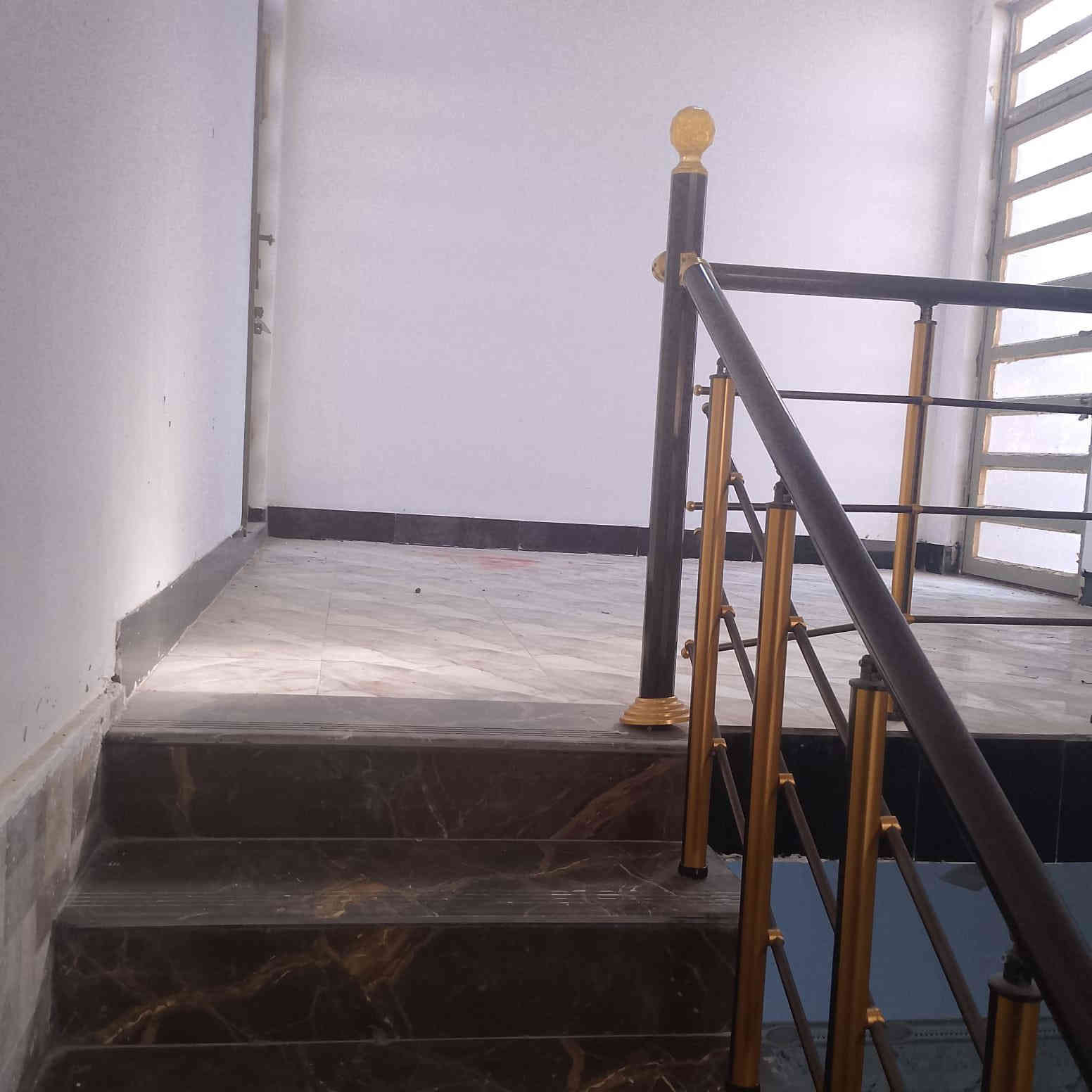 السلام عليكم  بيت اللايجار  العنوان  بدايه الصوفيه قرب من فندق الرمادي
استقبال غرف عداد 2  وصاله ومطبخ وحمام داخلي وخارجي  تصوير البيت موجود
💬للأستفسار مراجعه السعر 500بي مجال
       مكتب مصطفئ العلواني للعقارات 
    ***********   📲
🌐الرمادي الشركه مجاور اعداديه فلسطين
