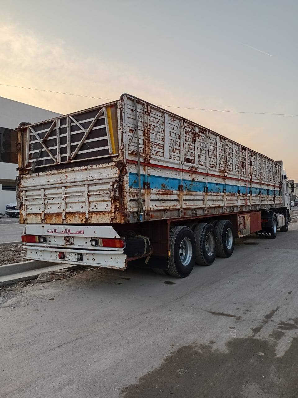 السلام عليكم عربانه حداديه طول ٦٠و١٢ شاصي ١٦  مكفول من الفطر و الكسر دناكير ١٤ مربع تايرات نص عمر شغالات  الاستفسار ***********
