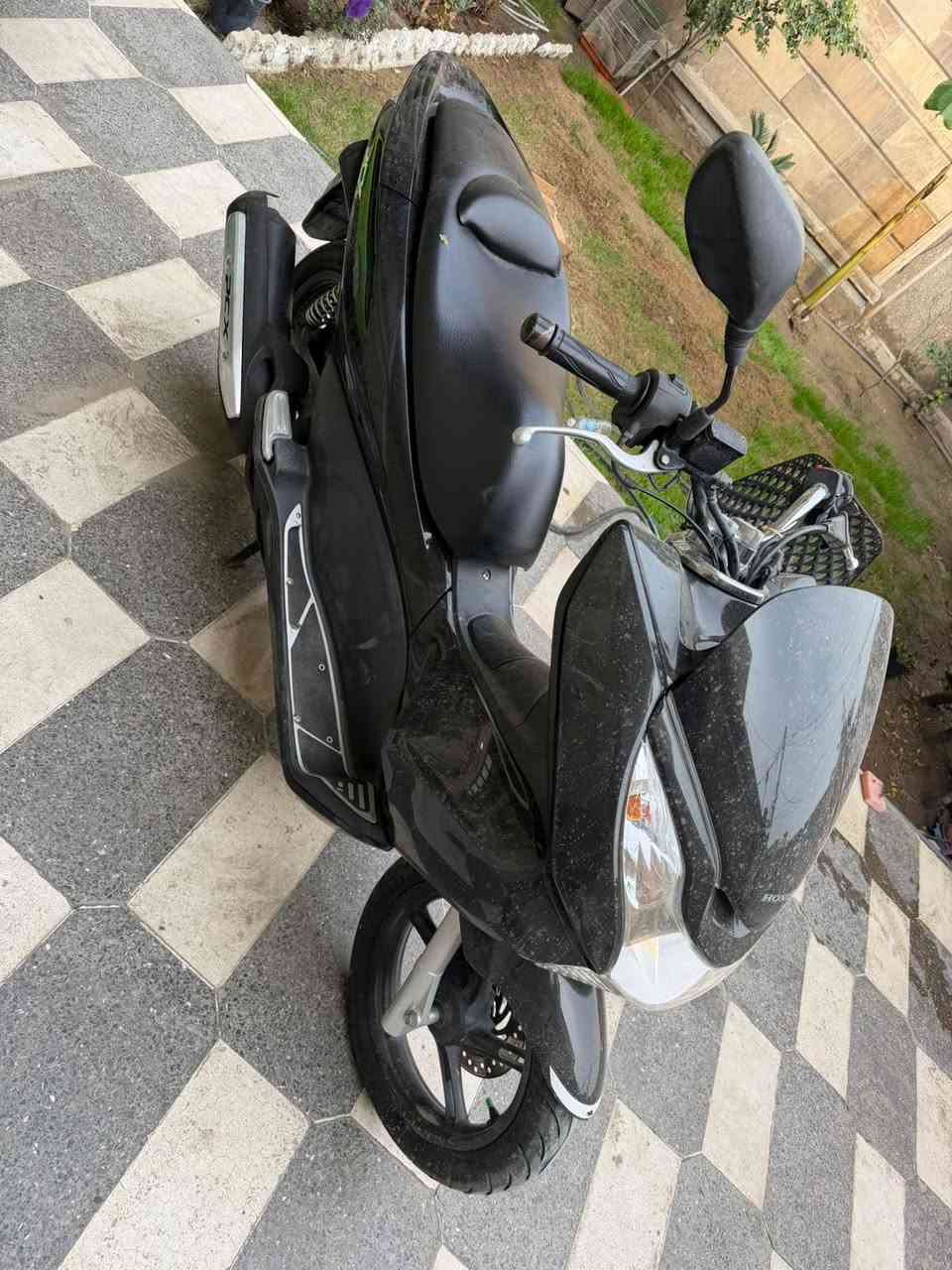 سلام عليكم بيع دراجه pcx جيل الاول محرك 125 دراجه جديده ياباني مكان بغداد التصال ***********
