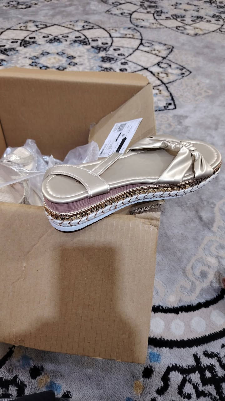 السلام عليكم احذيه جديده  الواحد ع   ٣. بلاش


**إذا كنت صاحب هذا الإعلان وتريد حذفه لأي سبب، رجاءا أرسل رسالة إلى الدعم الفني**