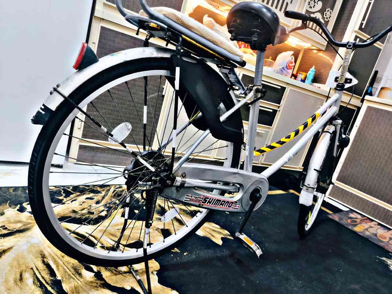 السلام عليكم عندي بايسكل للبيع الون رصاصي البايسكل حلو نضيف حجم 26 مكاني بغداد الشعب / السعر 100 وبي مجال رقمي ***********
