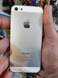 ايفون 5 • ذاكره 32 • بدون ملحقات