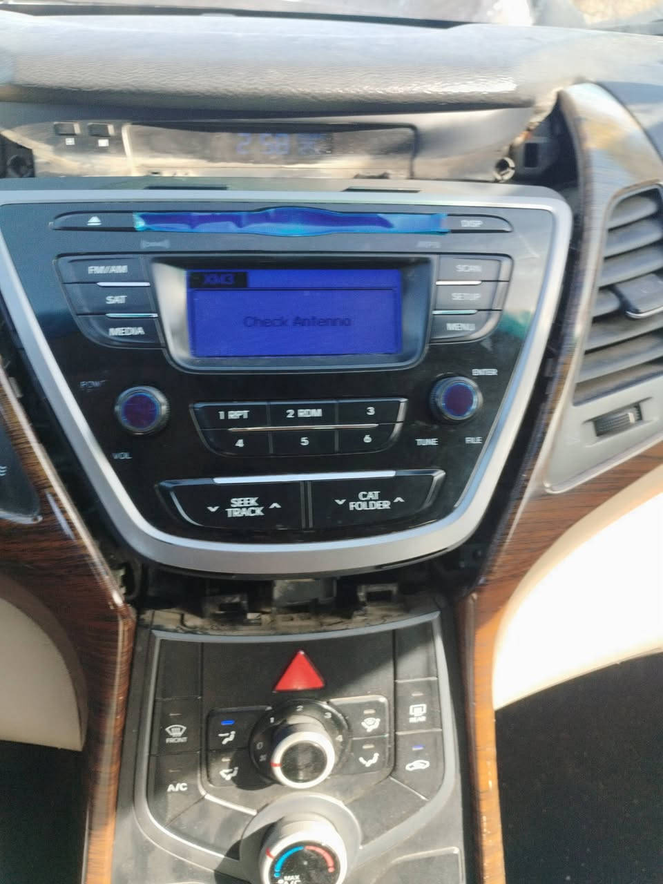 السلام عليكم مسجل البيع شغال بلوتوث
كامل معا طاره ***********السعر35
