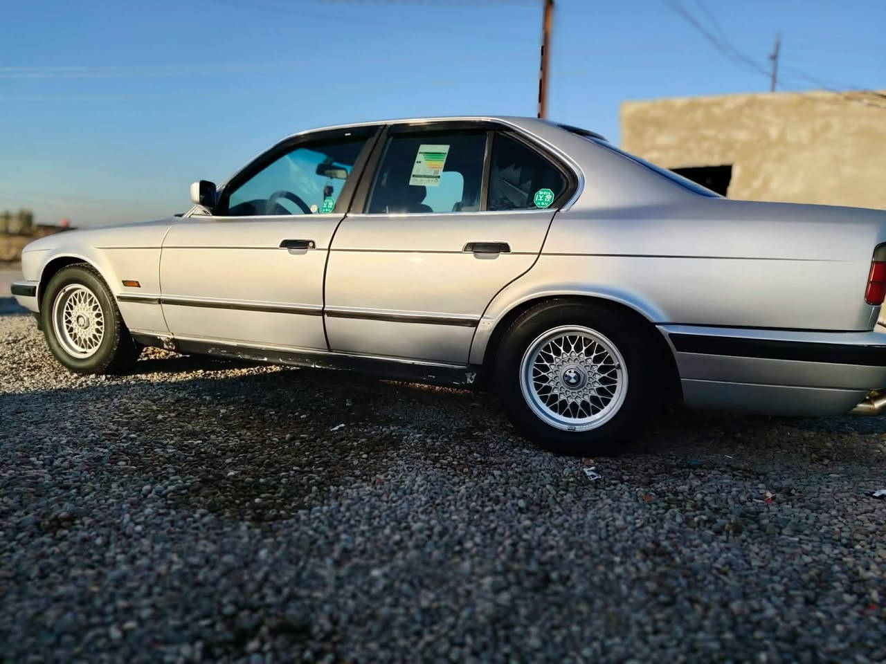 سلام عليكم بي ام للبيع موديل 92 هزه جديده بسمي تخم تاير جديد كهربيات كله شغاله كير ومحرك مكفولات حداديه جديده لشراي ينتصل ***********
