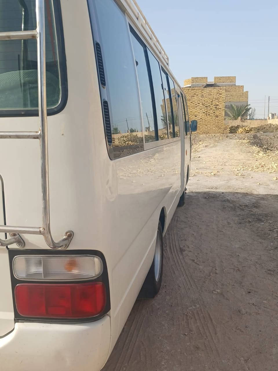 سياره كوستر موديل ١٤ بيها مكاناات صبغ كلش قليل يوجد منظومه غاز ٨٠ لتر تبريدها خير من الله خط سياره سوق الشيوخ /نجف سعرها  ٣٣٠ ورقه رقم سليمانيه مكاني سوق الشيوخ   ***********
