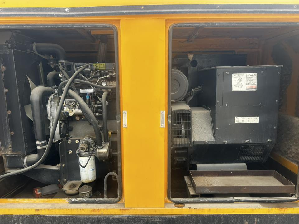 للبيع مولد نوع بيركنز انكليزي اصلي كاتم
محرك ٤بستم سوبر ١٠٠ملم توليد انكليزي ٦٠كيفي
منضومة حماية فول اوتوماتيك اطفاء وتشغيل ذاتي 
اوربي نضيف شرط الحمل لا بخار ولا تنقيص 
العنوان//بابل-متوفر توصيل الى جميع المحافظات 
للأستفسار//***********
