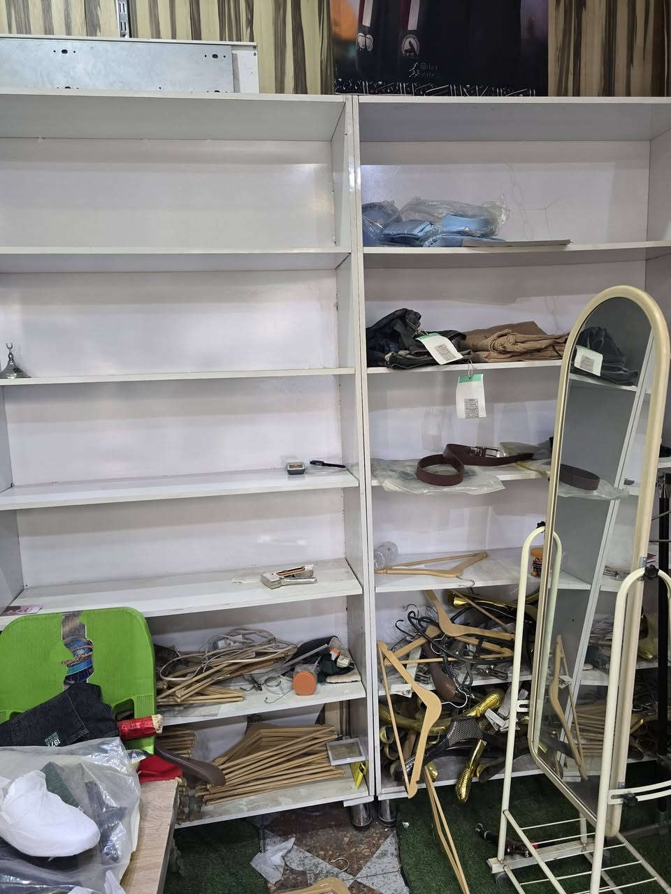 كلشي بلمحل للبيع جام خانه طول وعرض ٢٥٠ ملكانه عدد ٣ تعلاكات عدد ١٠٠ للاستفسار  *********** المكان سوق الشيوخ
