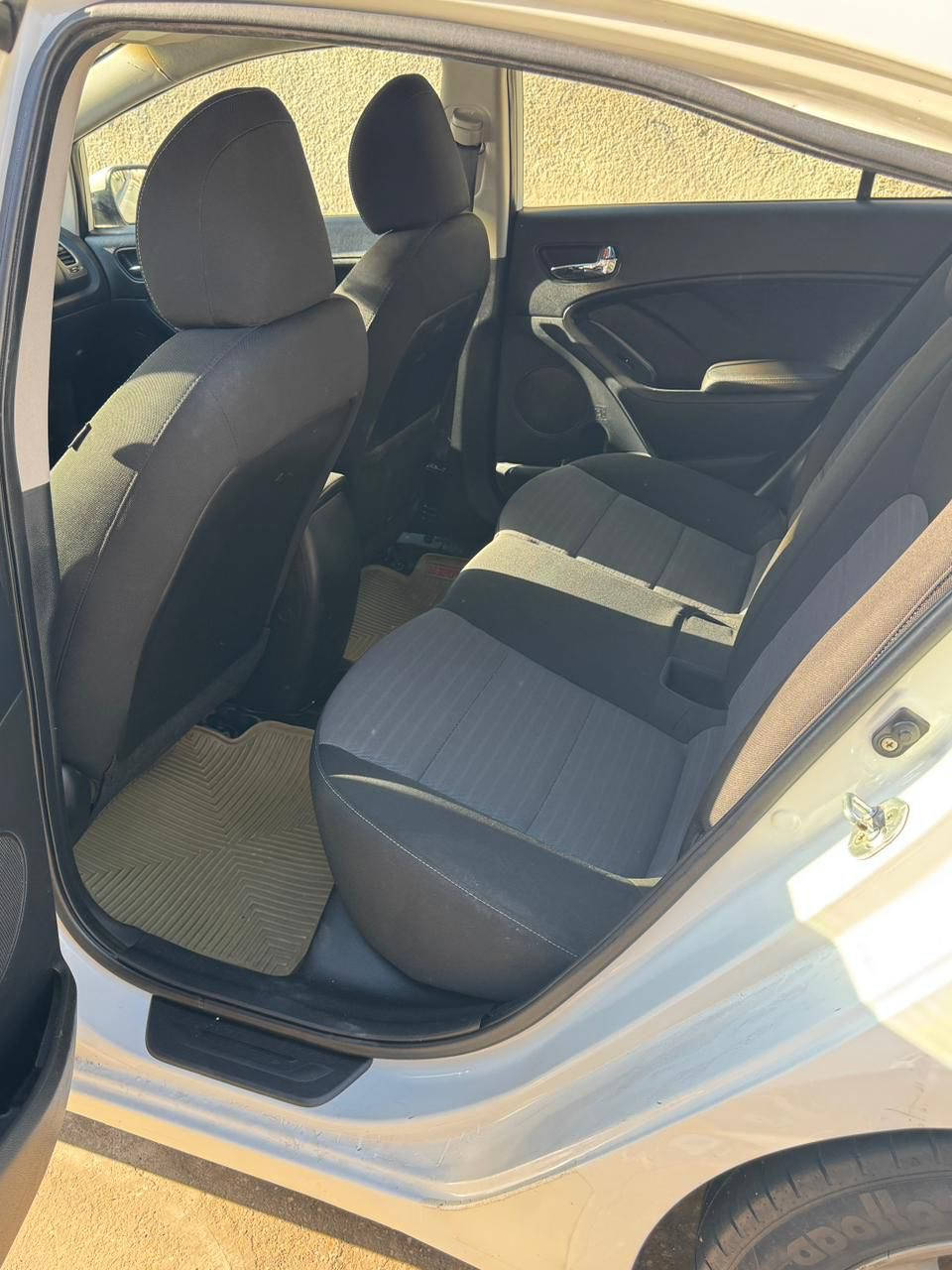 سلام عليكم 
كيا فورتي 2017
السياره بيها جاملغ وبنيد 
الجاملغ معمر نفسه والبنيد مبدل 
رقم بغداد باسمي 
مكاني الشعب شارع الاسواق
السعر 118$ وبيها مجال 

***********
