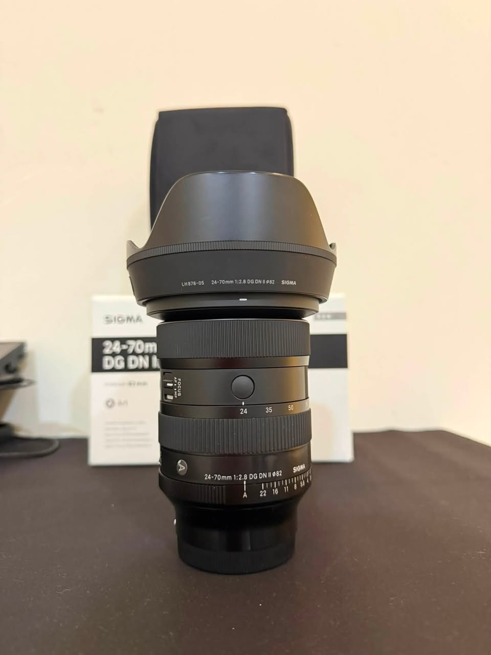 Camera Sony A7RIV 
Lens 24-70mm f 2.8 Sigma Mark 2
کامێراکەم %99خاوێنە 25 K
وێنەیی گرتوە و زۆر کەم بەکارم هێناوە 
خۆم بە تازەی کریومە شوختی نیە لەگەڵ کامێرایەکی لۆک فەرقی نیە 
کارتۆن و جانتای لێنز و کامل عەشیای شەریکەی خۆی لەگەڵدایە
ئەگەر مشتەریت نامە بنێرە ***********
