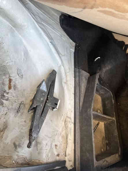 السلام عليكم 
كورلا 2008 خليجي بغداد باااسمي رقم دولي ماشية 266 الف 
حادث حوض خلفي بيها اربع قطع صبغ 
كير محرك وصدر وتبريد خير من الله بدون تنقيص لوك
مكان السيارة بغداد
السعر 100 وبيها مجال 
للاستفسار 
***********
