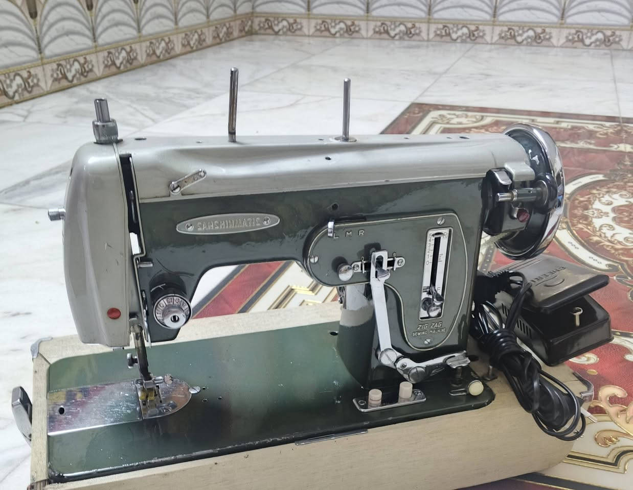 ماكنة خياطه منزلي خياط فقط بدون تطريز ماكنه انكليزي اصلي تشتغل جميع انواع لاقمشه اناره ذاتيه سعره 100 رقم هاتف ***********
