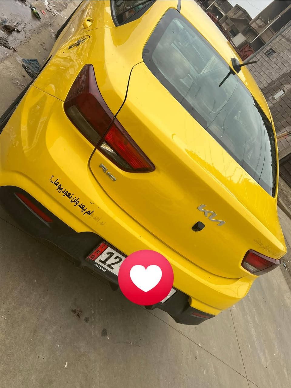 السلام عليكم كيا ريو 2022
حادثها موجود بالصور بامريكا وبالعراق حادثها صندوك 

محرك وكير شرط تدفى وتبريد تحكم استيرن مانع تزحلق 
بيها ضربه بالشاصي بالصندوك بس كلشي ما ماثر على السيارة

رقمها نينوى الماني باسم اخويه وياها كابون بانزين 

السيارة مانقصها شي اشغل وتنزل بالشارع 

سعرها 120
