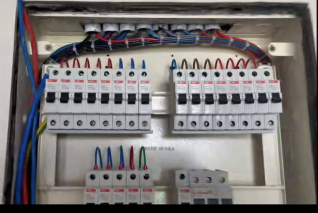 السلام عليكم
كهربائي متفرغ في البصرة 
جميع التأسيسات الكهربائية وجميع اعمال الكهرباء 
مستعدون لعمل المنازل والمجمعات السكنية 
للتواصل 
***********
***********
