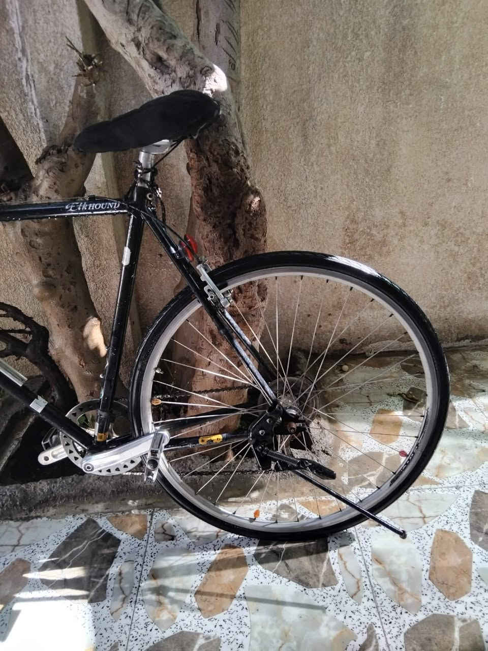 السلام عليكم
باسكل سباق للبيع 

C700

اللون اسود 

الحجم 28

گير 7 نمر 

كلو شرط بس البريك الكدام ما شغال 

السعر 85 وبي مجال بسيط 

للتواصل ***********
